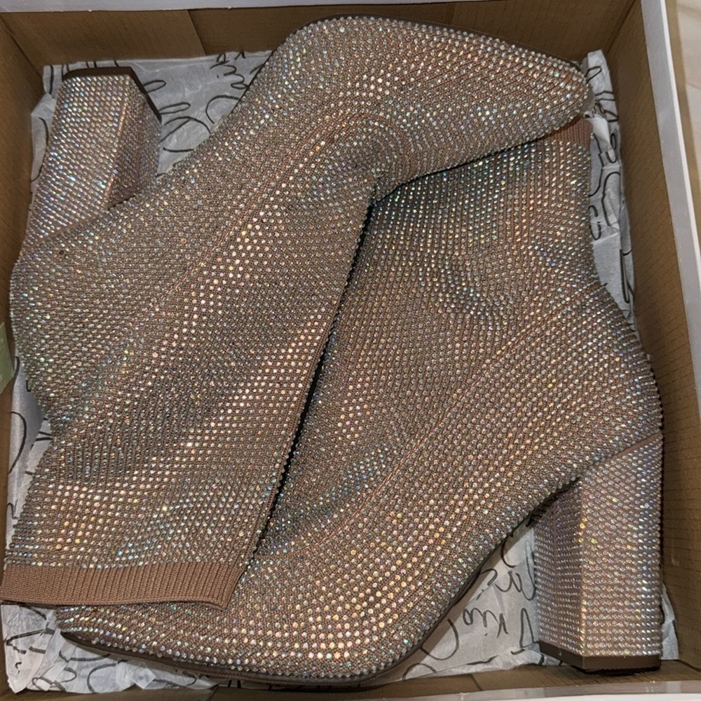 BRAND NEW NUDE GEM HEELS - Picture 1 of 4